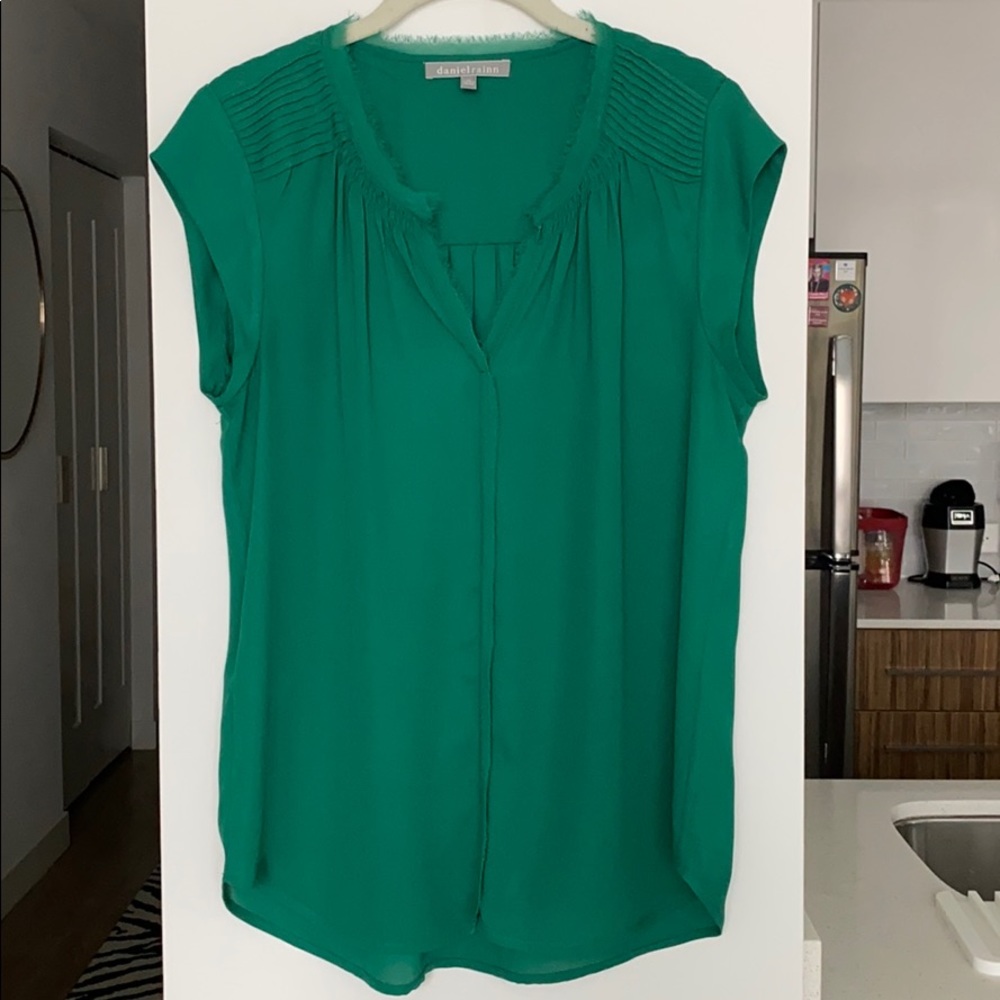 Daniel Rainn Green Pleated Split Neck Blouse Med